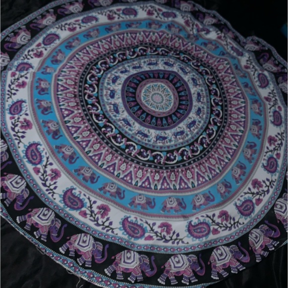 NWOT🛍️ Medium Sized, Circular Bohemian Mandala Elephant Print Tapestry - Picture 3 of 3